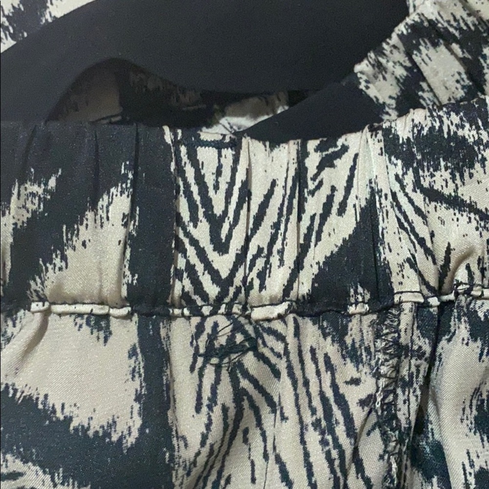 Gecko Pattern Pants - Picture 6 of 6